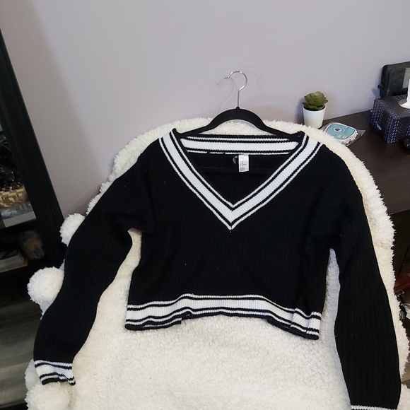 H&M Cropped Sweater - Picture 3 of 3